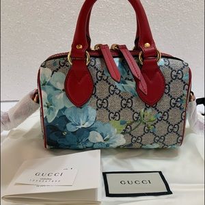 Authentic Gucci GG Supreme Mini Blooms crossbody